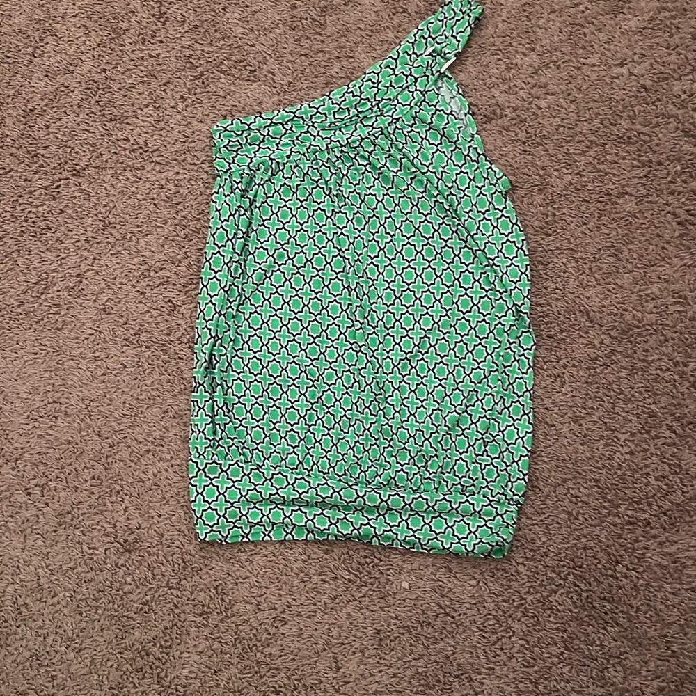 New York & Company Green Patterned One-Shoulder Top